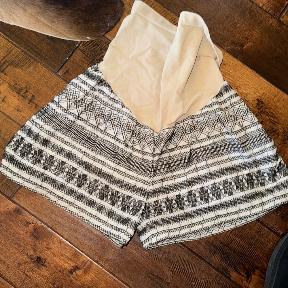 A pea in the pod maternity shorts